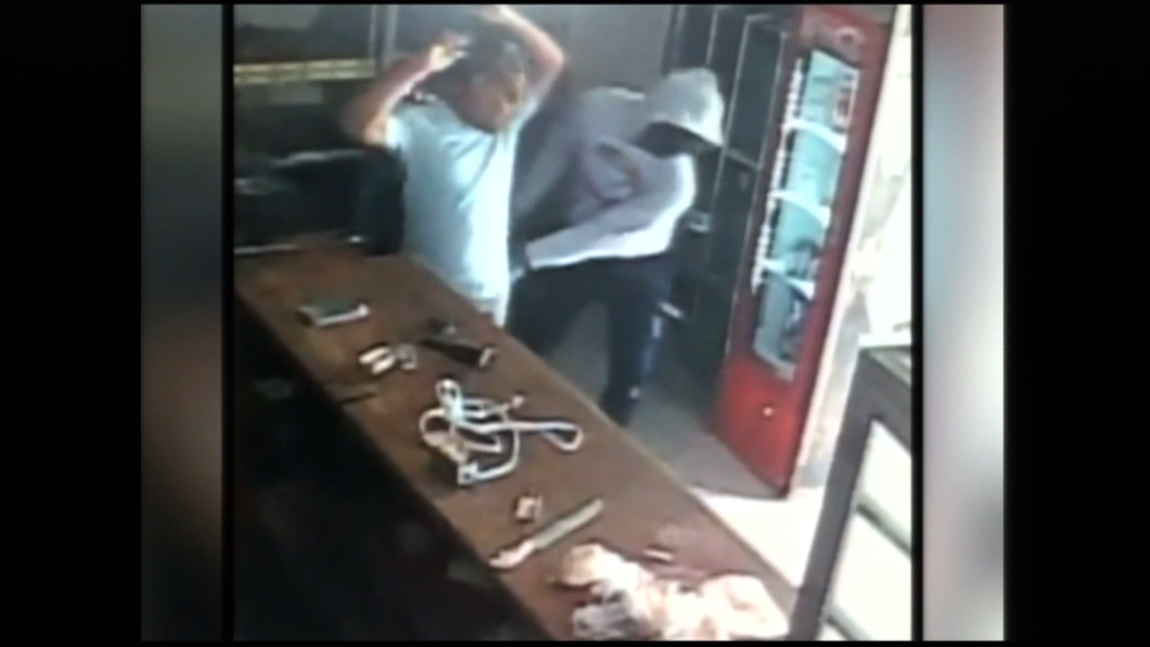 Propietario De Un Colmado Narra Como Fue Asaltado A Las 10:00 Am