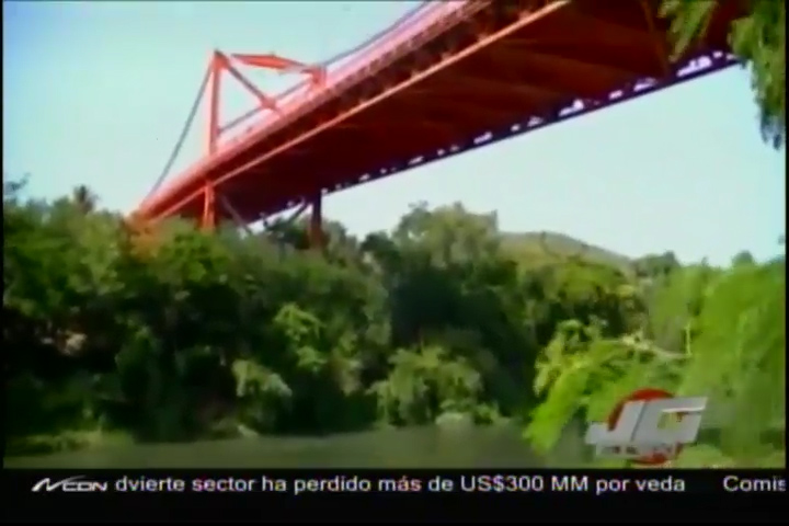 Hombre Intenta Quitarse La Vida Lanzándose De Un Puente En Santiago