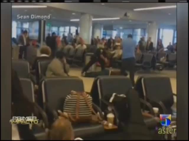 Hombre Causa Caos En Aeropuerto En Los Angeles #Video