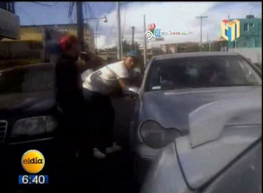 Captado En Vídeo: Propietario Encuentra Un Fiscal En La Calle Circulando En Su Vehículo Incautado #Video