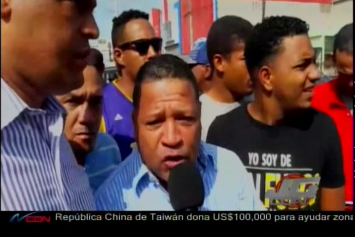 Comunitarios De Cienfuegos Protestan Porque Policías Están Apresando Los Jóvenes De Esta Comunidad Injustificadamente