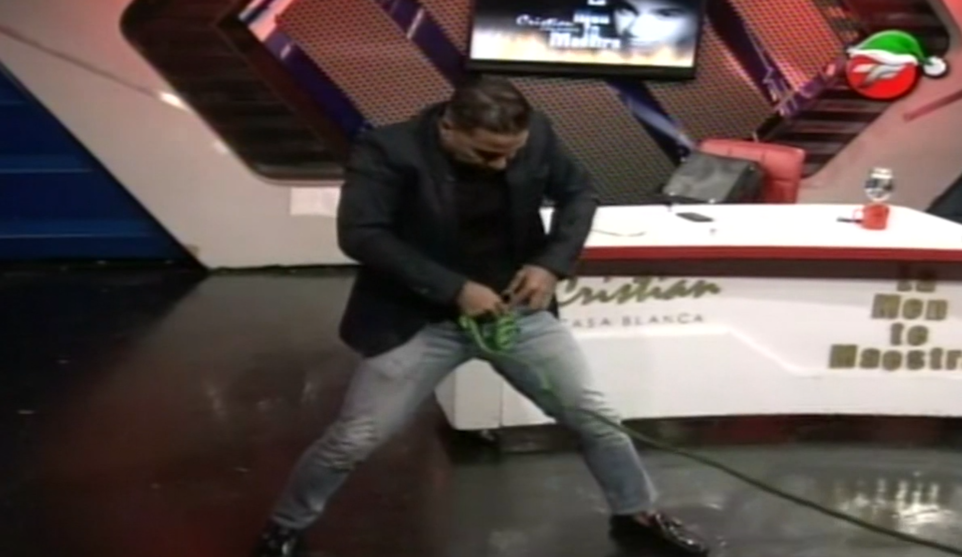 Cristian Casablanca Se Amarra Por Los Testículos En Pleno Programa En Vivo