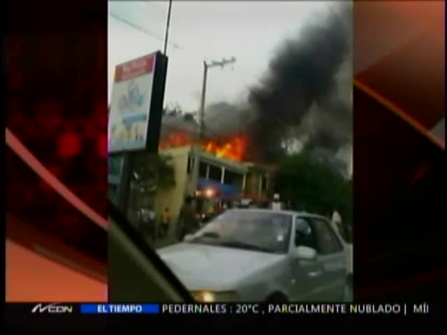 Gran Incendio Afecta Tres Viviendas En Santiago