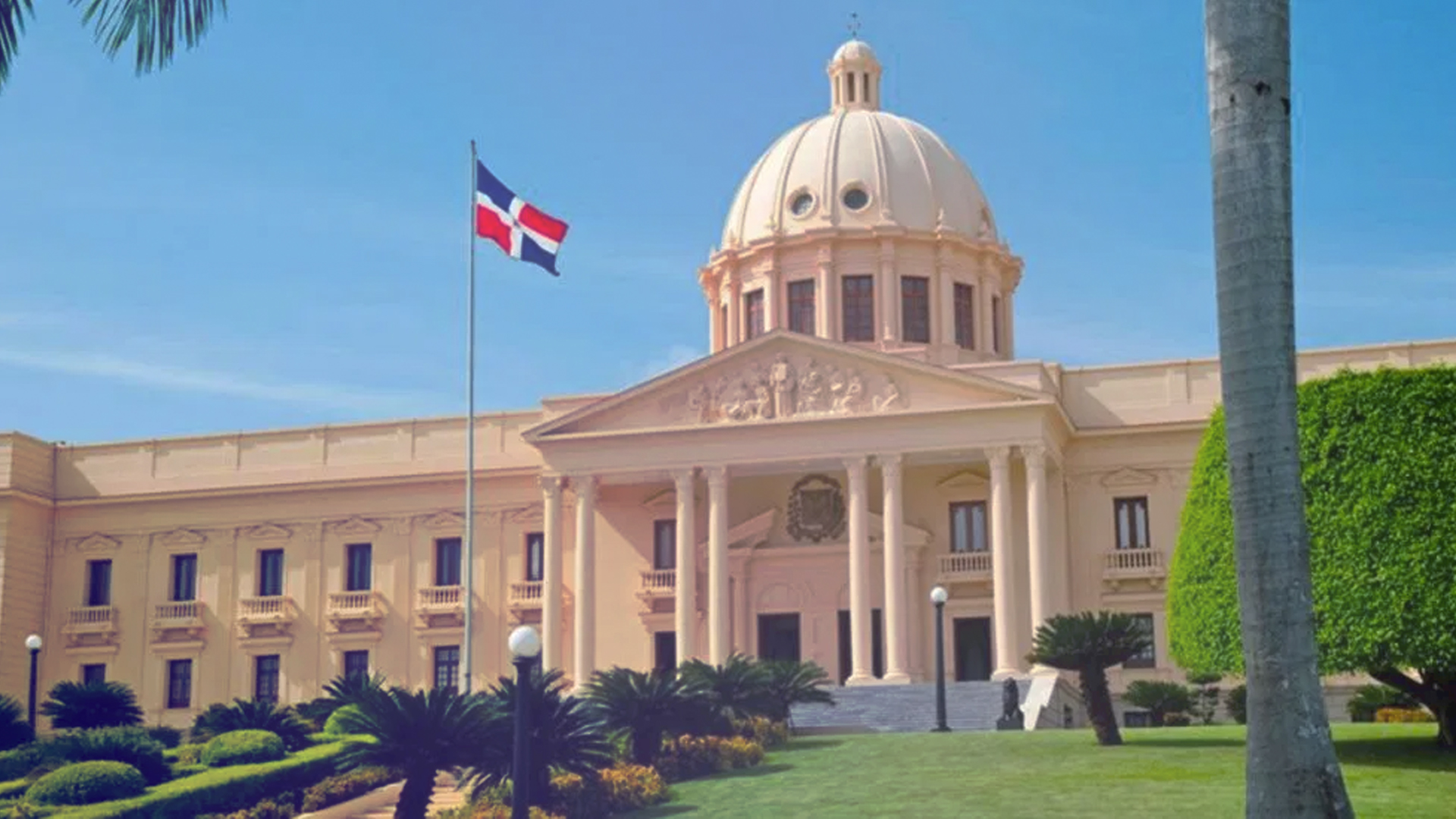 Carlos Mendieta,  El Gobierno No Debe De  Hacer Comparaciones