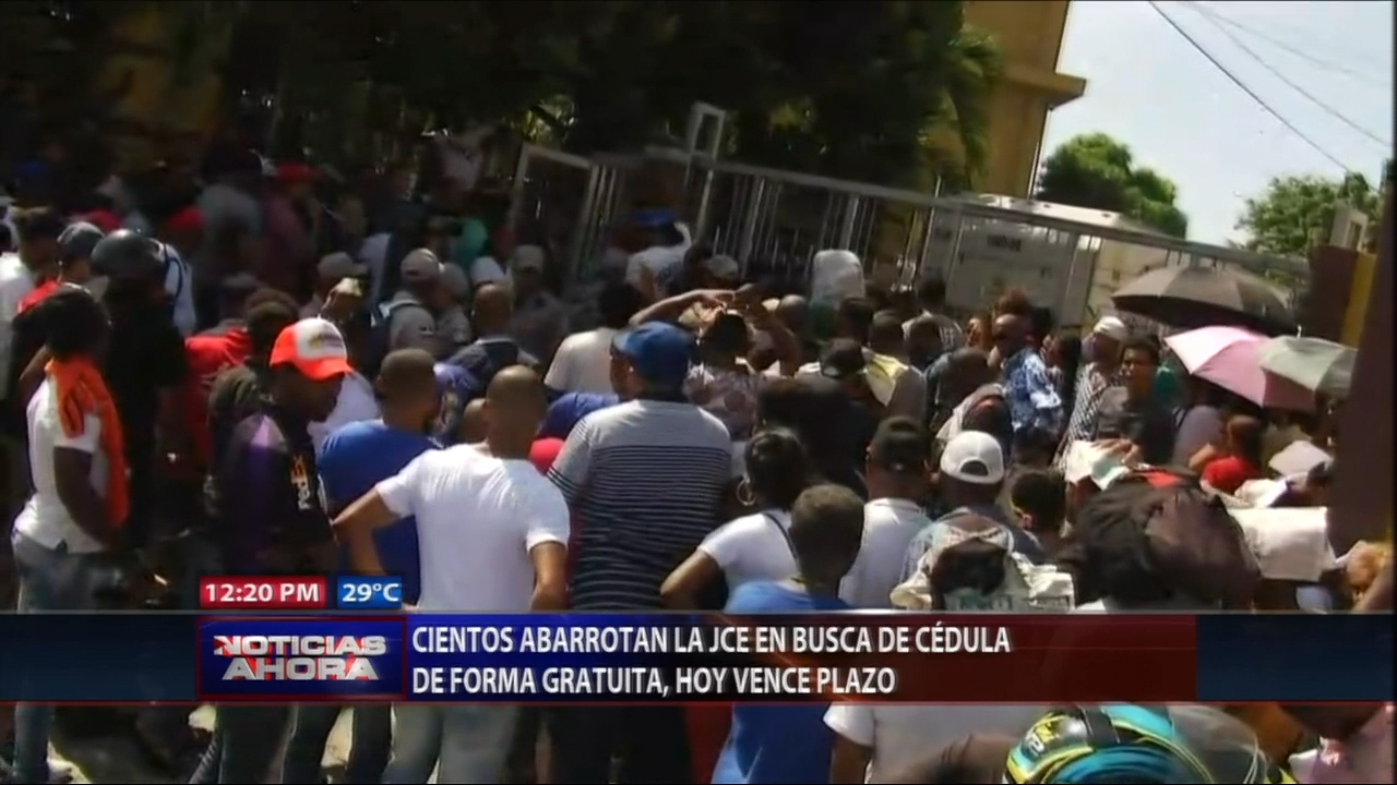 Hoy Vence El Plazo Para El Cambio De Cédula De Forma Gratuita Y Cientos De Personas Abarrotan La JCE