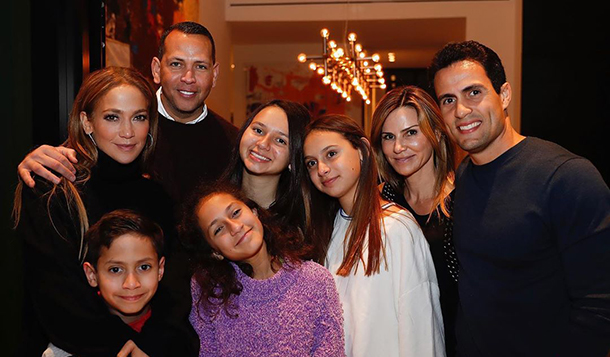 JLO Festeja El Cumpleaños De Su Hijastra Natasha