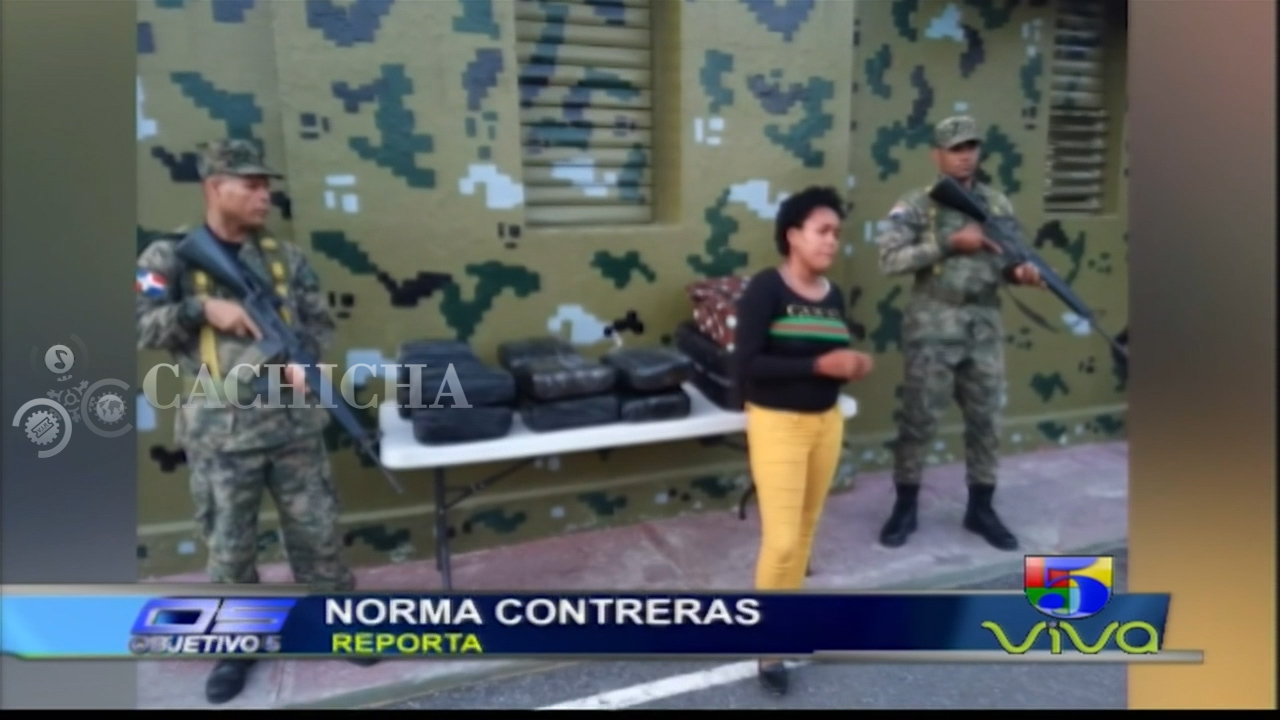 Miembros Del Ejército En Azua Apresaron A Una Mujer Con 100 Libras De Marihuana
