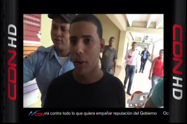 Madre De Un Joven En Santiago Denuncia Que La DNCD Le Puso Droga Y Encima De Eso Le Dieron 3 Meses De Prisión Preventiva