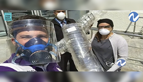 Jóvenes Con Innovadora Creación De Mascarillas