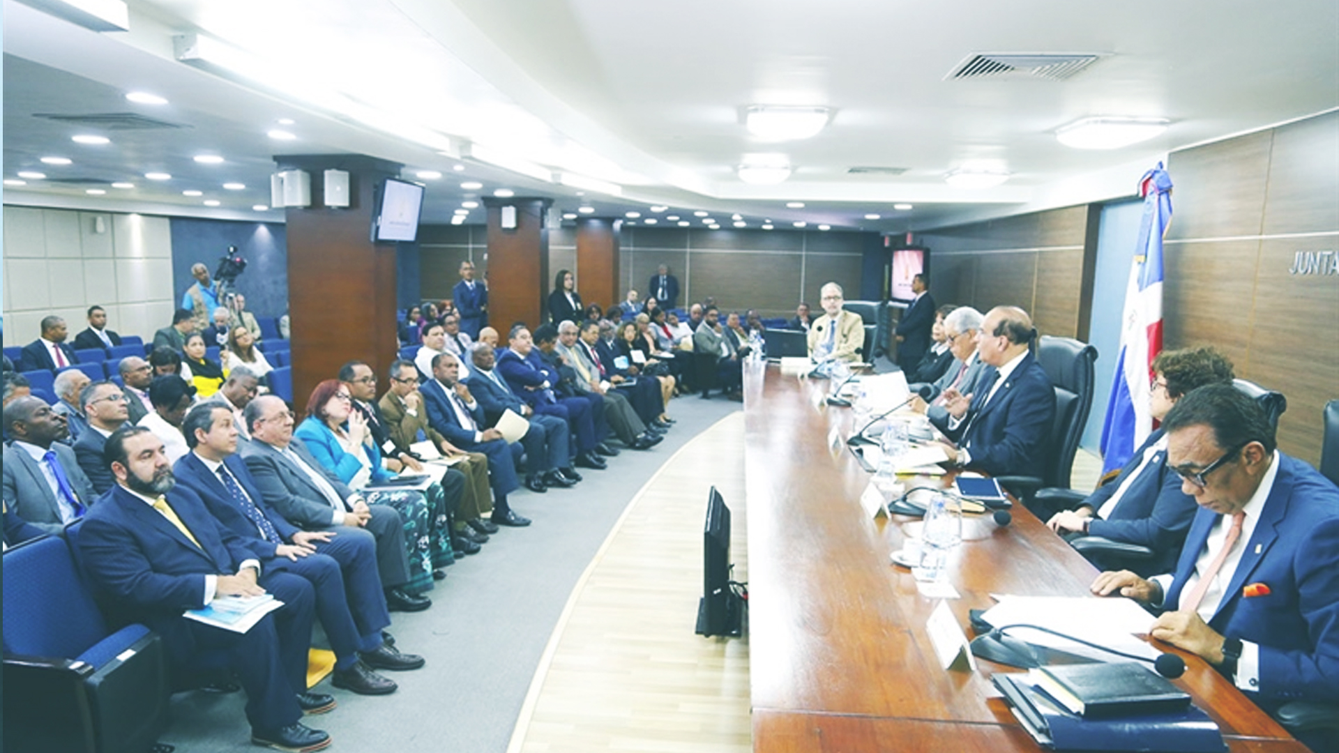 En Política Se Debe Hacer Lo Que Conviene, No Lo Que Se Quiere