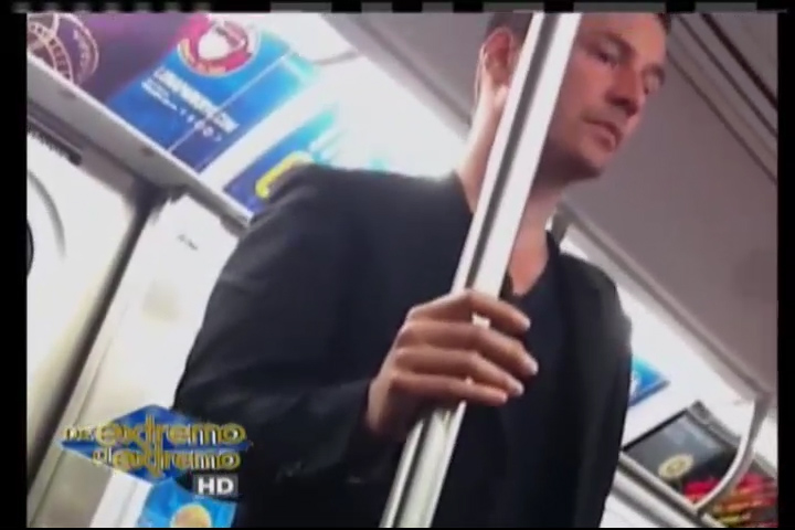 Actor Keanu Reeves Protagonista De “The Matrix” Captado En El Metro De New York #Video