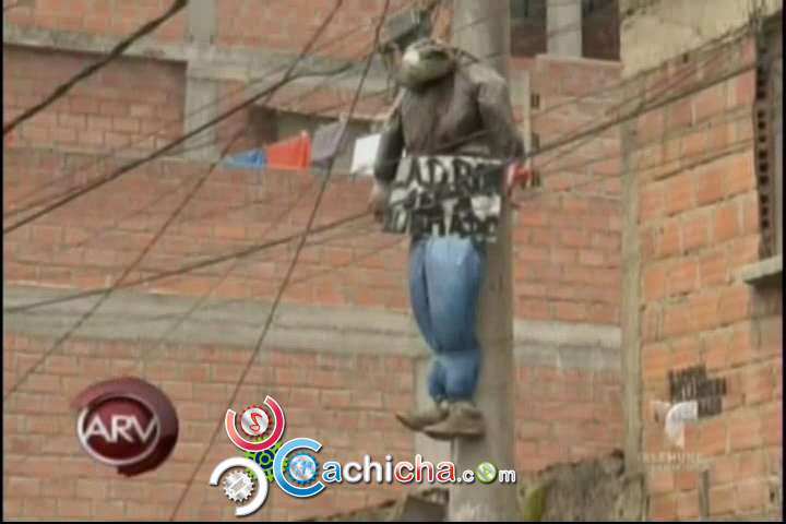 Cuelgan Muñecos En Barrio Para Advertir A Los Ladrones Que Si Roban, Los Linchan #Video @AlRojoVivo