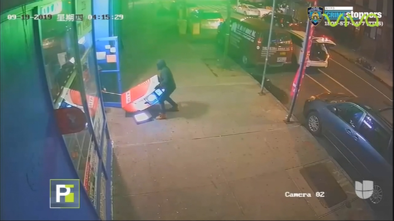 Autoridades Tras Las Pistas De Tres Ladrones Que Se Han Robado Los Cajeros Automáticos De Establecimientos En NY