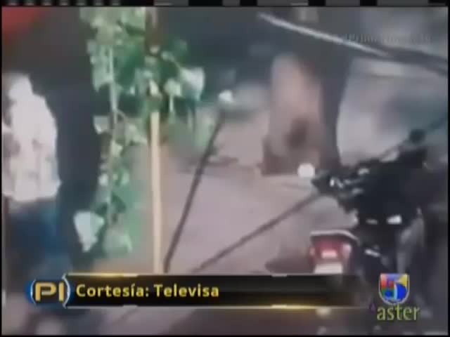 Captado En Video Ladrones Robándole A Un Hombre En La Calle En México #Video