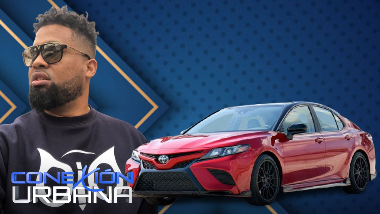 Lápiz Conciente Con Un Nuevo Vehículo De Lujo | Conexión Urbana