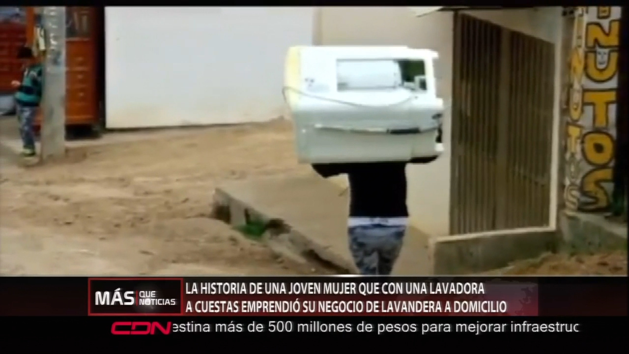 Joven Mujer Que Con Una Lavadora A Cuestas Emprendió Su Negocio De Lavandera A Domicilio