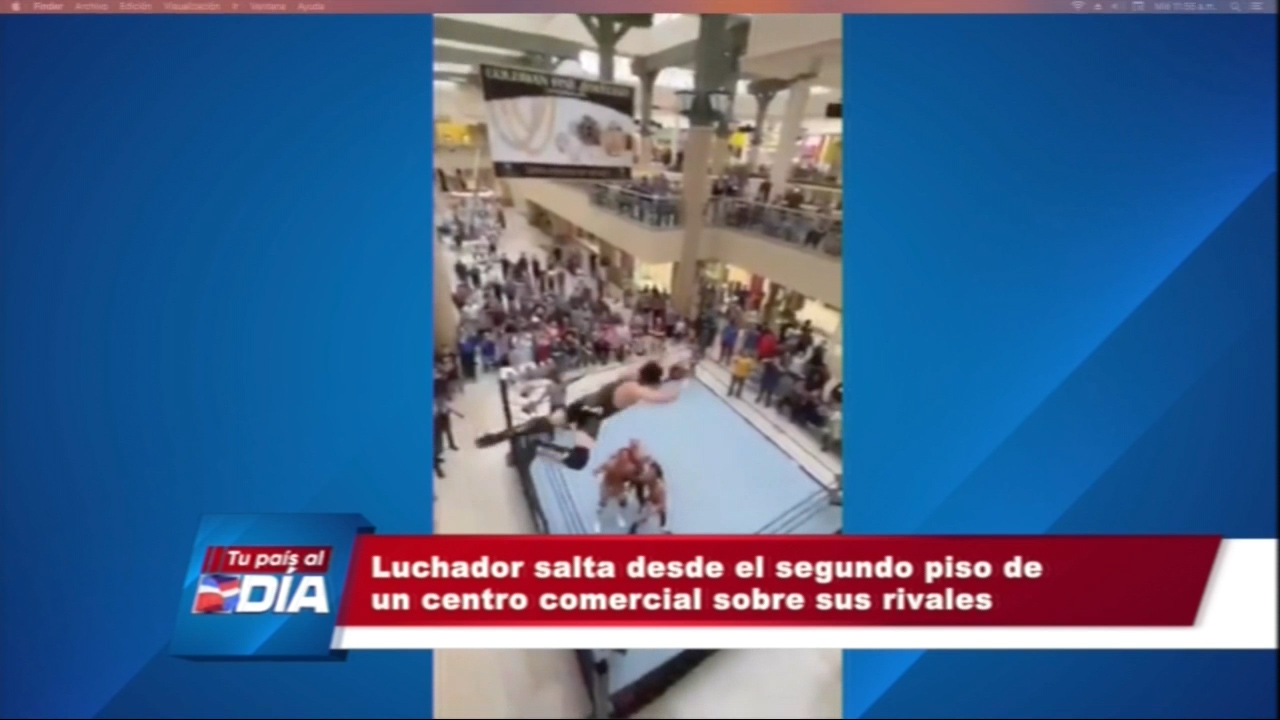 Luchador Salta Desde Segundo Piso De Centro Comercial Sobre Sus Rivales