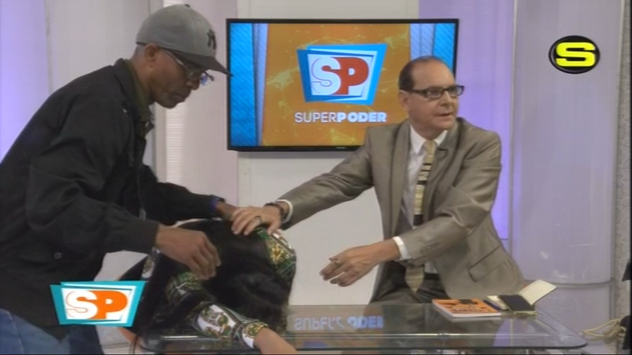 Numerólogo Le Quita Sostén A Presentadora En Vivo Y Se Desmaya