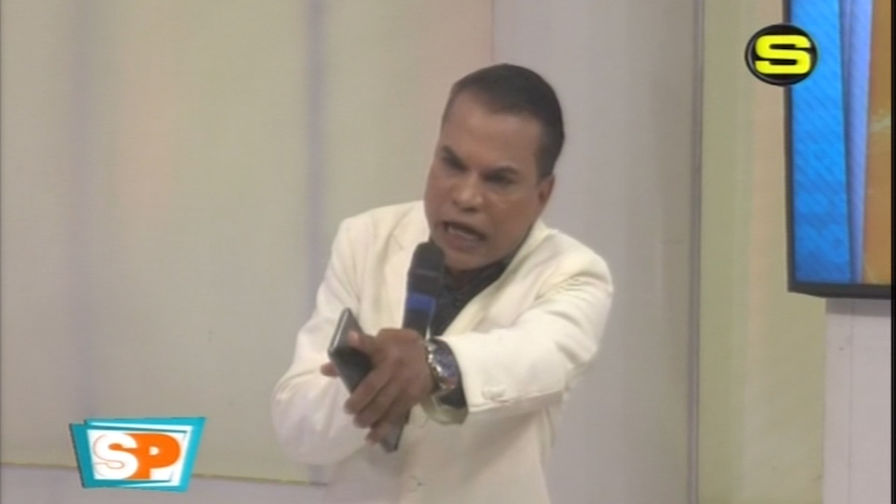 Mamola Se Molesta Y Pelea Con Camarógrafo