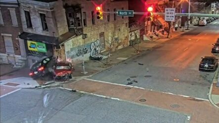 Un Auto Robado Choca Contra Edificio Y Provoca Derrumbe En Baltimore | Al Rojo Vivo
