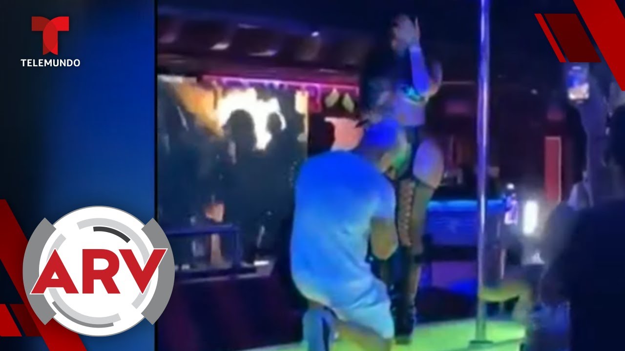 Sujeto Le Propone Matrimonio A Su Novia En Un Club Nudista En Florida | Al Rojo Vivo | Telemundo