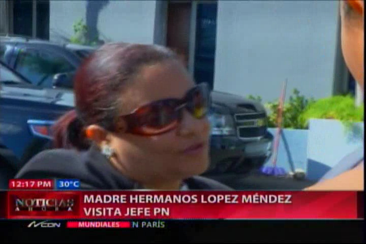 Madre De Los Hermanos López Méndez Visita Al Jefe De La Policía