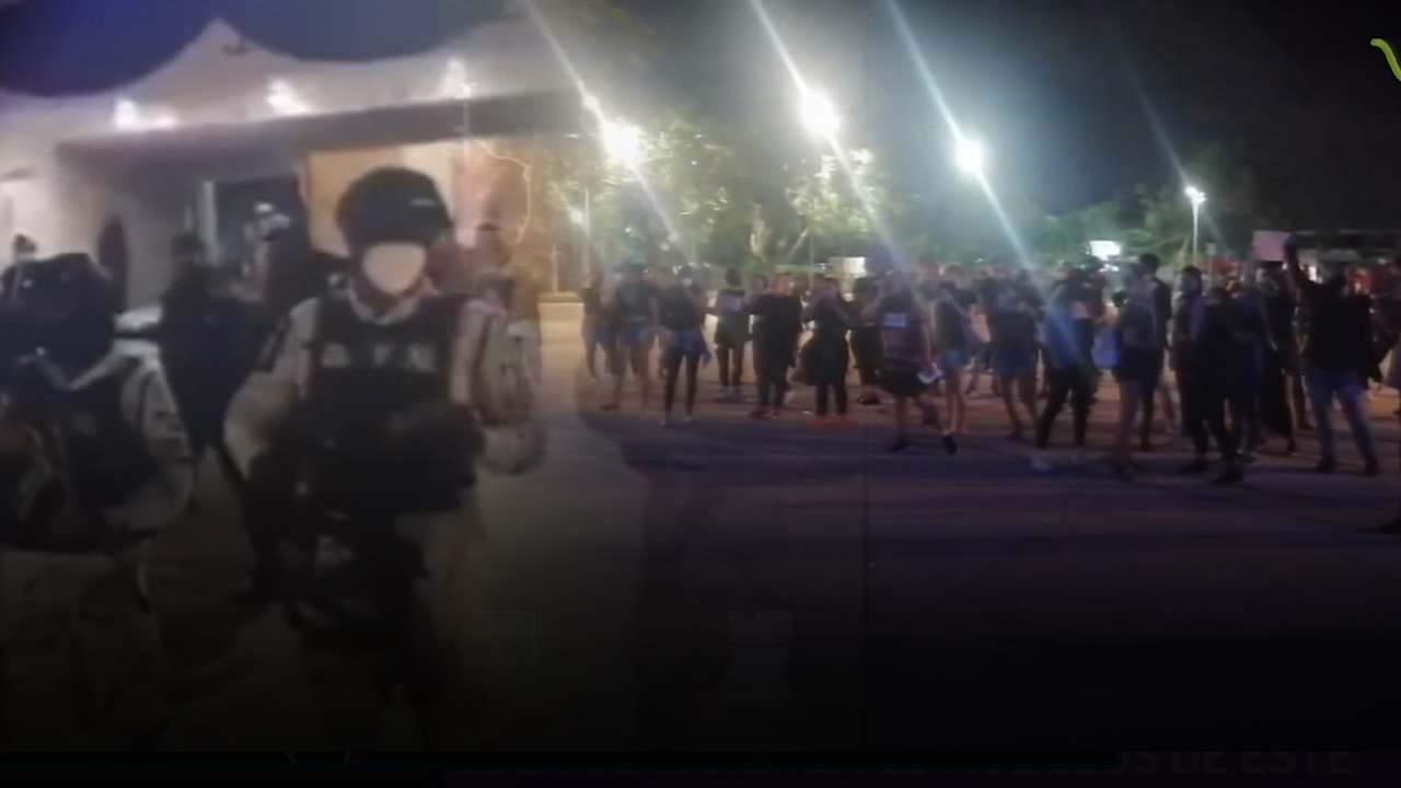 Protesta Pacifica En México Se Vuelve “Zona De Guerra” Tras Policías Atacar A Los Manifestantes