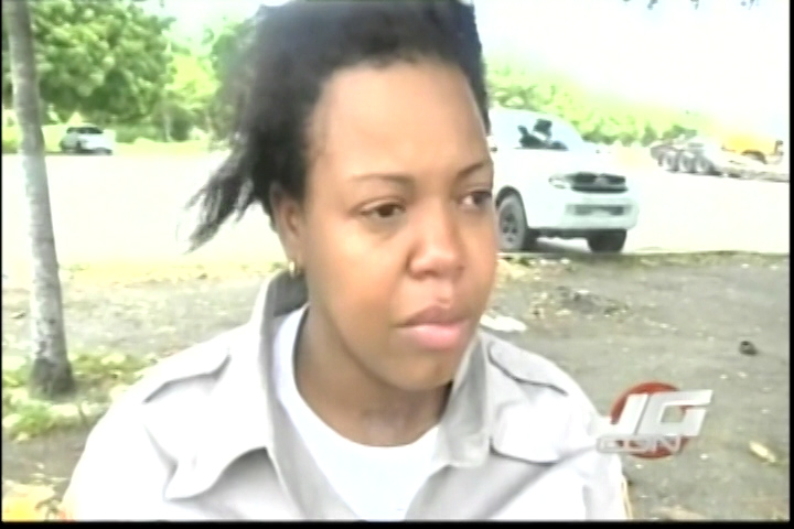 Apresan Una Dama Que Se Viste De Policia Para Atracar