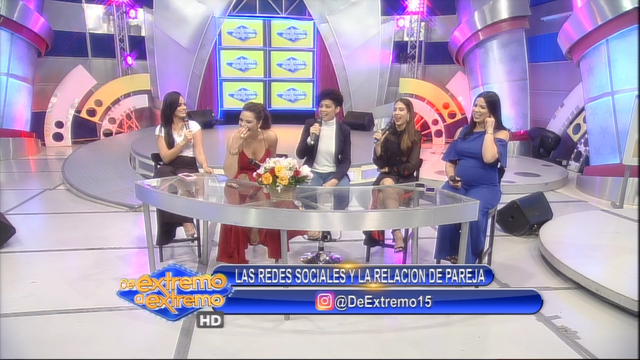 ¡CALIENTE! Entre Mujeres: Las Redes Sociales Y La Relación De Pareja