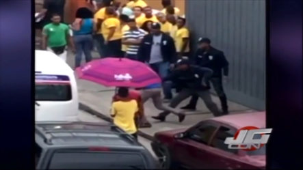 Captan En Vídeo Enfrentamiento Entre Policías Municipales De SDE Y Vendedores