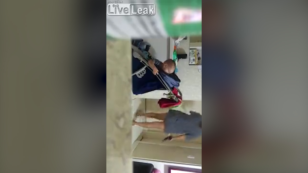 Lo Encuentran Teniendo Una Aventura Con La Niñera Y Su Esposa Reacciona De Esta Manera