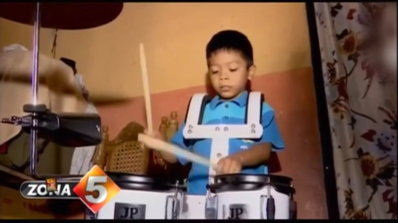 Niño De 8 Años Es Todo Una Sensación Tocando Timbales