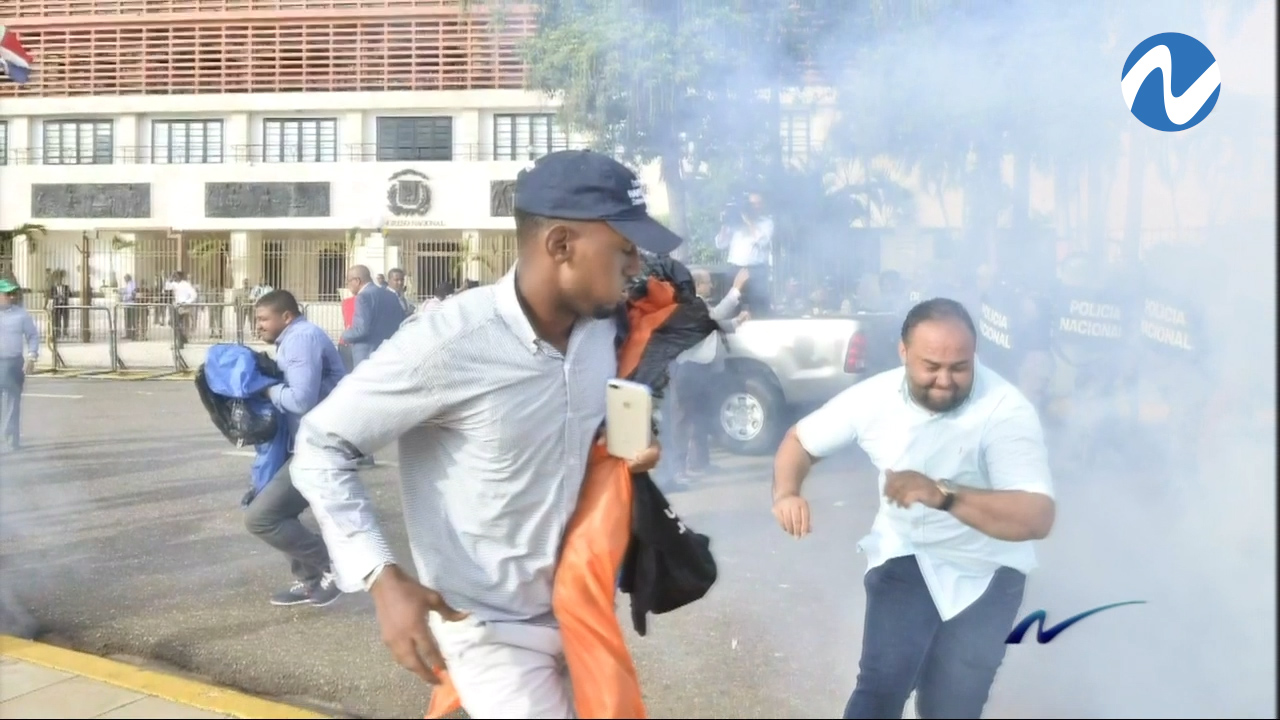 Foto-crónica: Tres Días En La Rotonda Del Congreso Entre Policías, Guardias, Tigueres Y Constitucionalistas