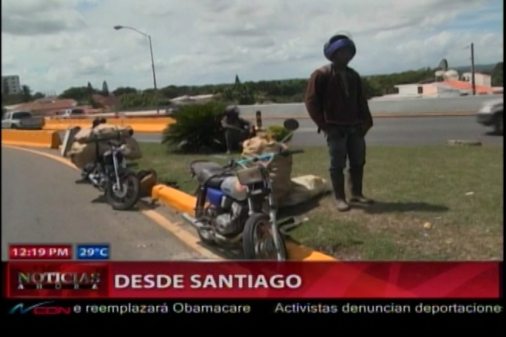 Operación Aguila En Santiago Retiene A Más De 50 Motociclistas En Elevados De La Ciudad