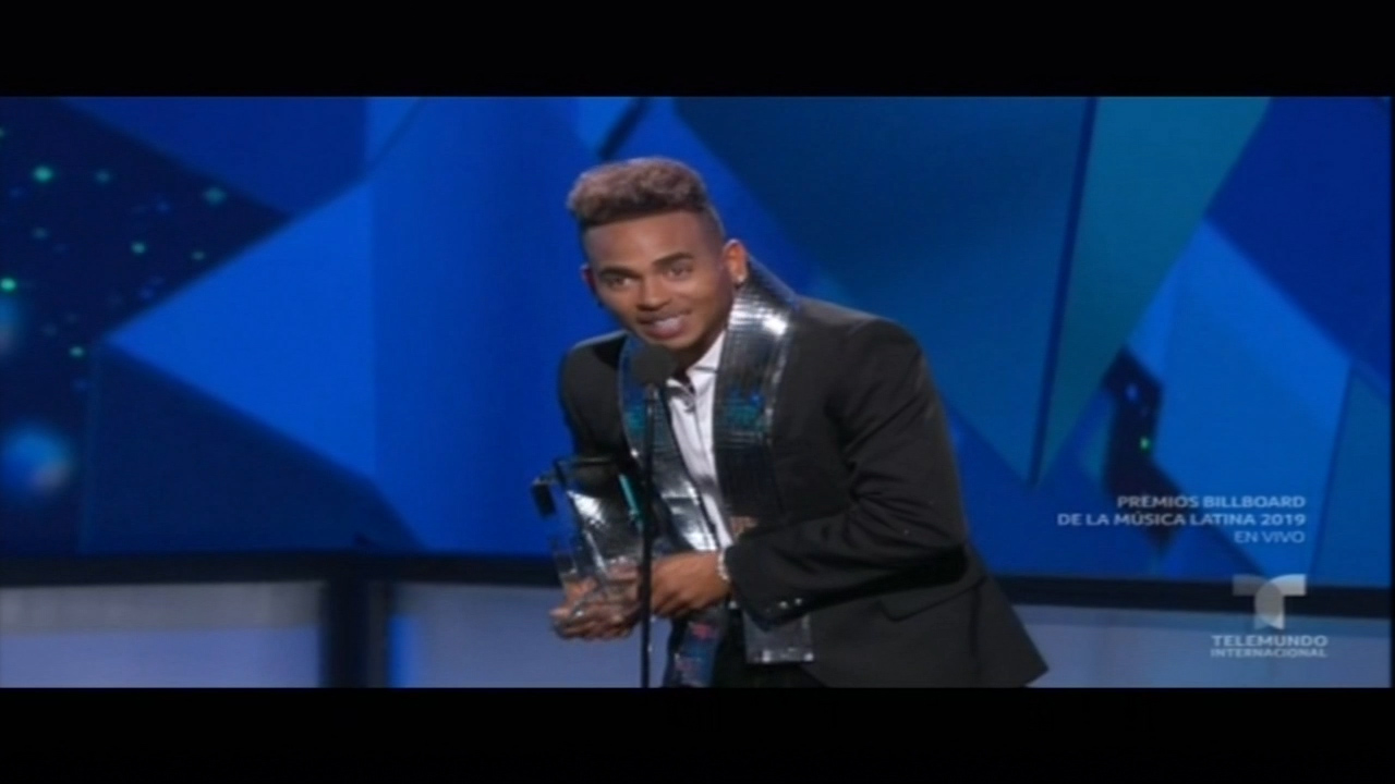 Ozuna Gana Sus Primeros Premios De La Noche Latin Billboards