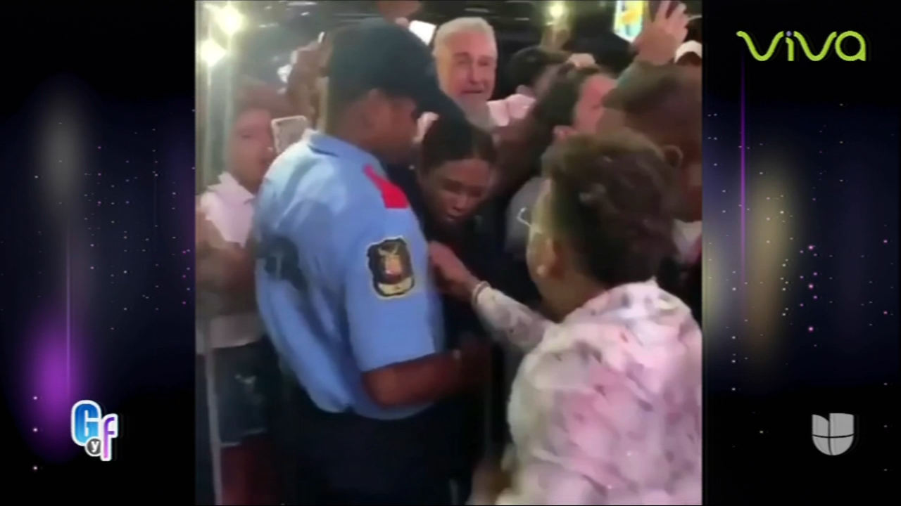 Casi Le Arrancan El Dedo A Ozuna Una Fanática Muy Hiperactiva