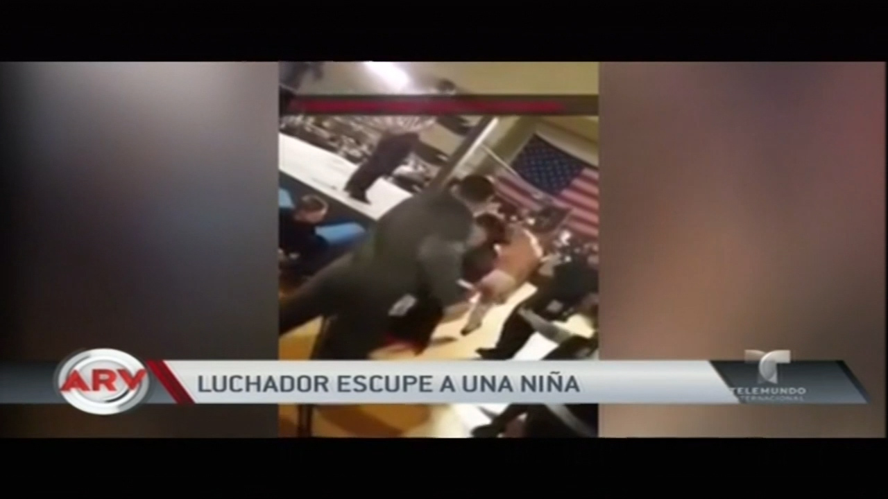Un Luchador Escupió A Una Niña Y Esto Fue Lo Que El Padre De Ella Hizo