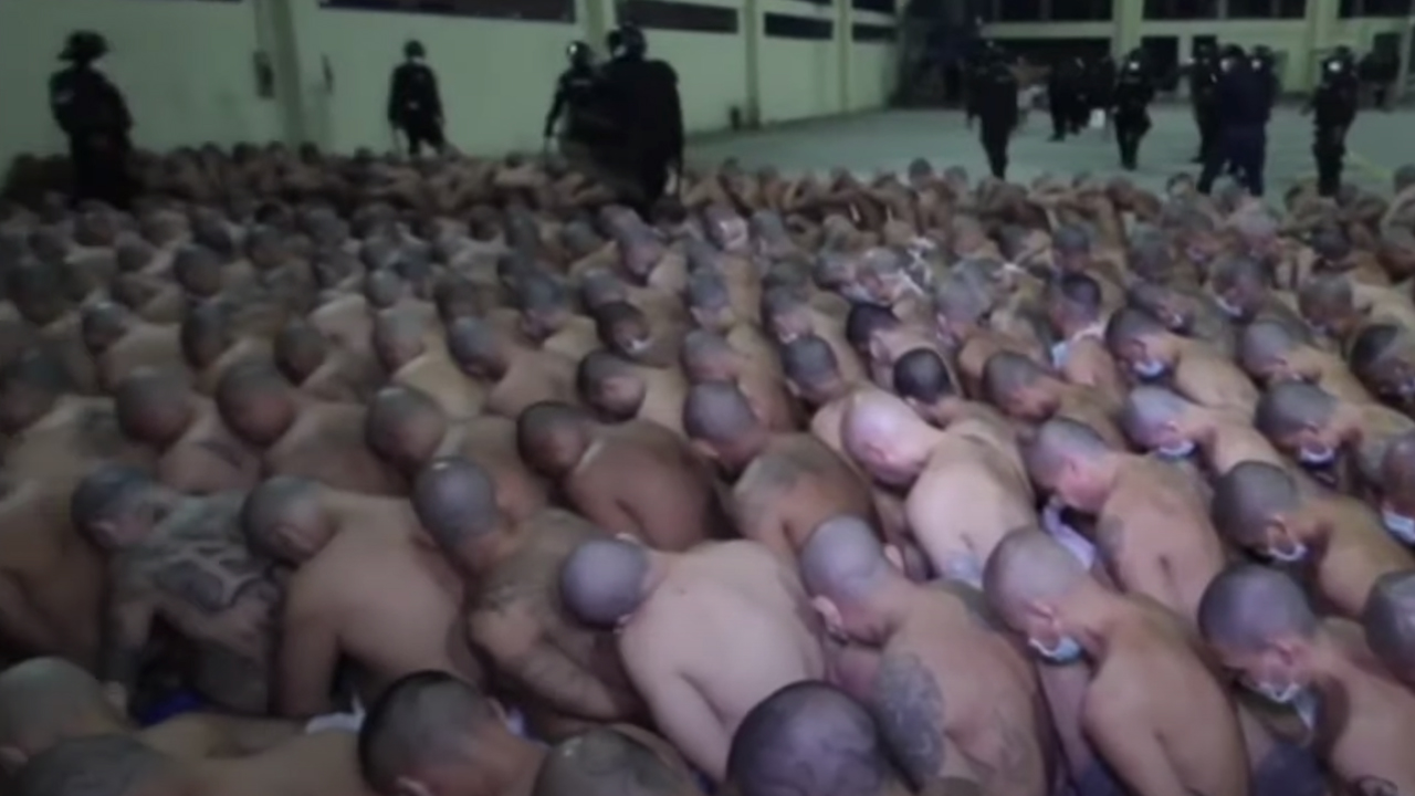 Pandilleros Rivales Conviviendo En Celdas Selladas Aquí Su Realidad