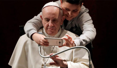 El Papa Reprende A Niños Que Usan El Móvil Mientras Comen Con La Familia