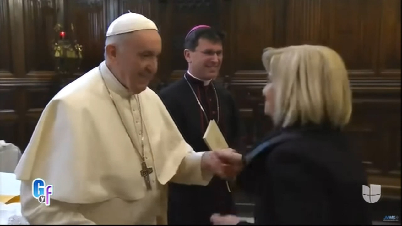 Mientras Miss Peru 2019 Abandona Su Corona Por Video Donde Aparece Ebria El Portavoz Del Vaticano Explica El Por Qué El Papa No Quería Que Besaran Su Anillo