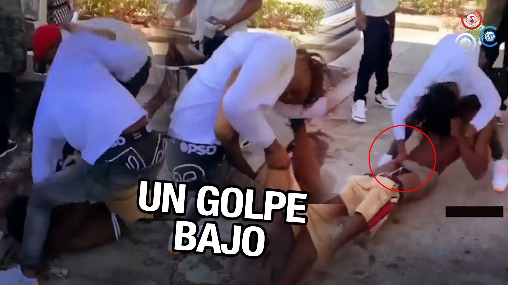 ¡Insólito! Hombre Le Agarra Sus “partes” A Otro Durante Una Pelea Callejera