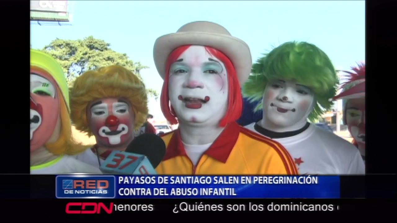 Comunidad De Payasos De Santiago Salen En Peregrinación Contra Del Abuso Infantil
