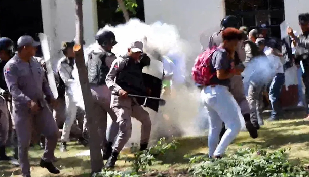 Nelson Javier Asegura Que Protesta De Peregrinos En El Palacio Nacional Es Una Falta De Respeto