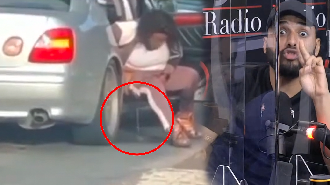 Chequea Esta Mujer Como Orina En Un Peaje Al Aire Libre