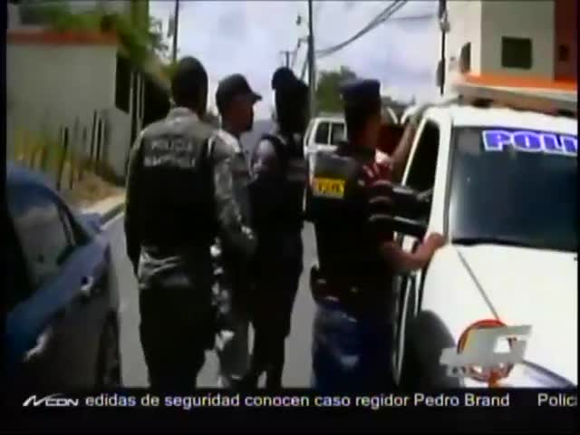 Detienen Hombre Por Supuestamente Amenazar Un Policía Con Un Arma En Cerro Alto Santiago #Video