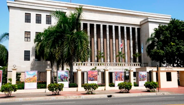 Se Filtran Fotos De Un Profesor Desnudo Y El Ministerio Lo Suspende