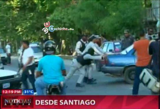 Abuso Policial En Santiago Durante Una Protesta