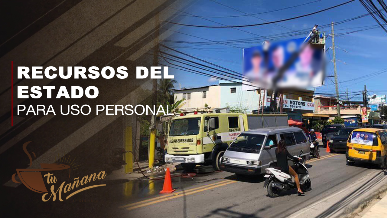 ¡Atención! Usan Camión De Bomberos En Nagua Para Poner Valla Publicitaria De Candidato Presidencial