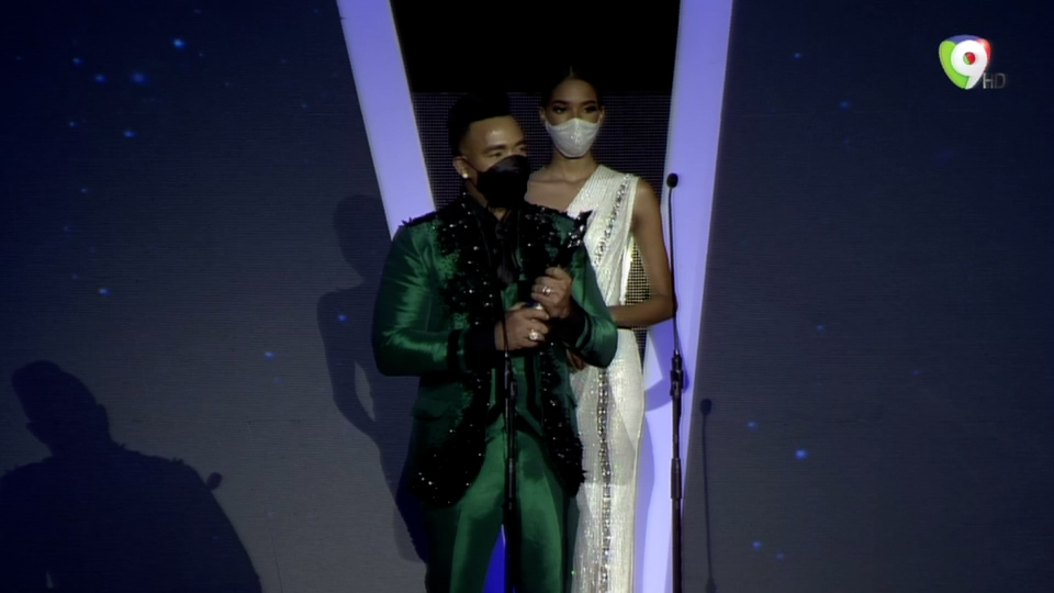 Romeo FT. Elvis Martínez Ganan Colaboración Del Año 2020 En Premio Soberano 2021