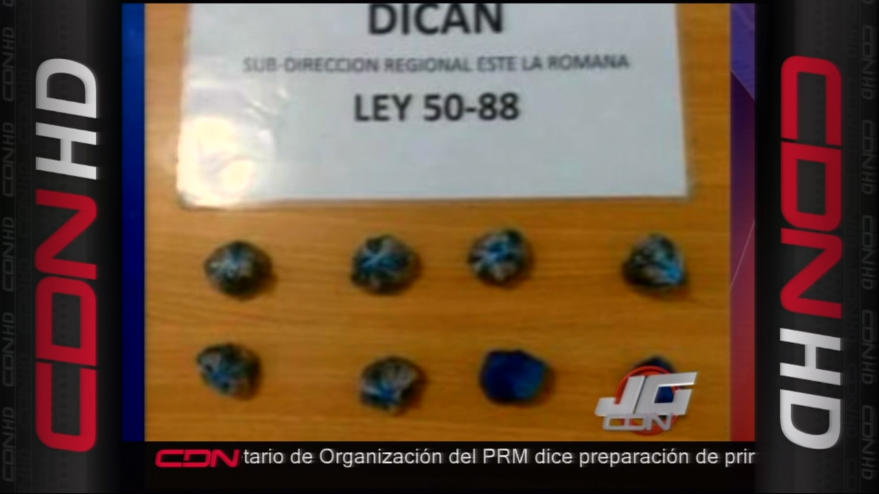Agente De La Policía Arresta A Extranjero Ruso Con Algunas Sustancias Prohibidas